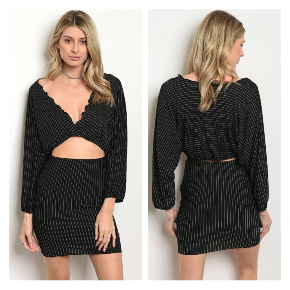 ❗️sales ❗️Deep V Neck Stripe Crop Top and Skirt